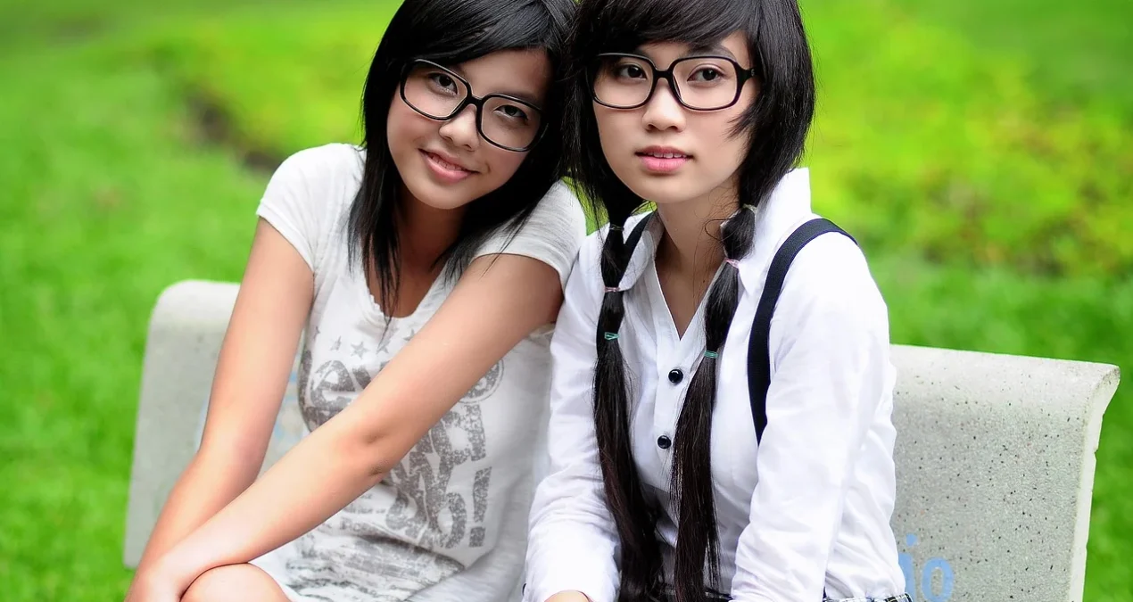 Jak wybrać tanie okulary korekcyjne, łączące styl i funkcjonalność