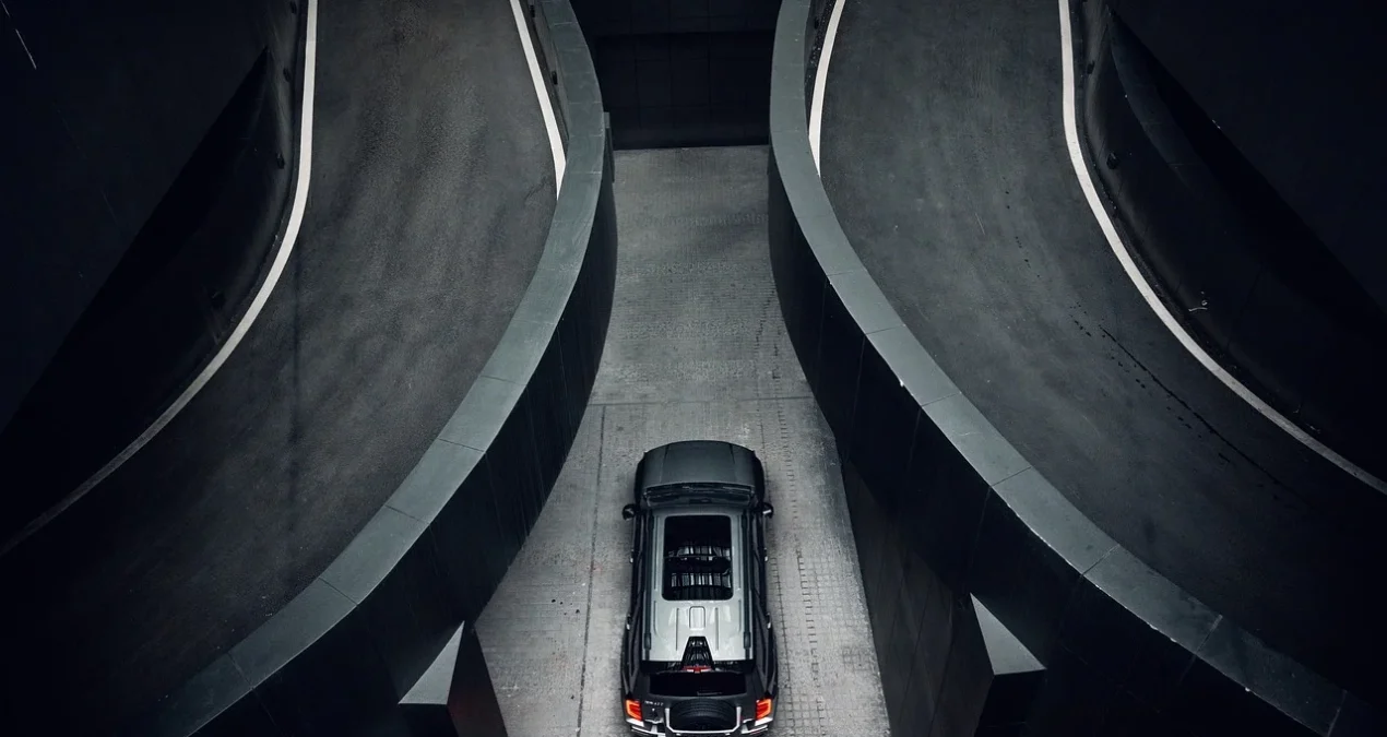 Funkcjonalność i styl w dekoracyjnych zbiornikach na deszczówkę