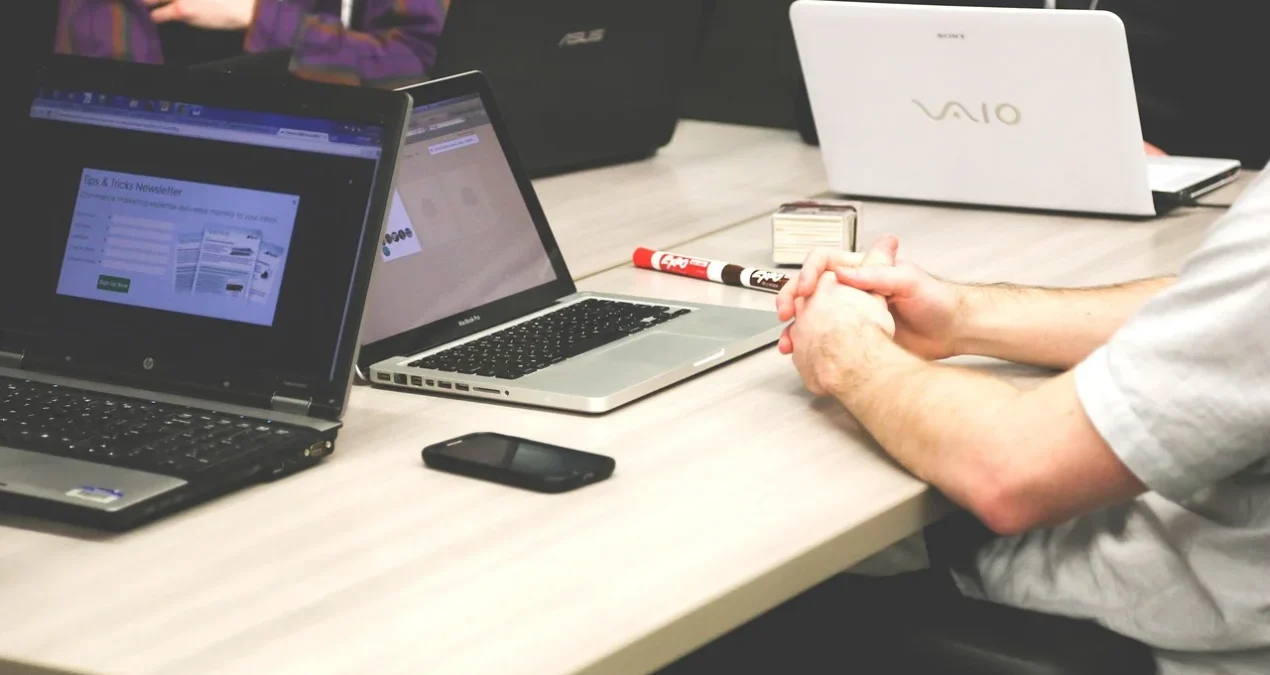 Uprawnienia detektywa — jak agencja detektywistyczna przygotowuje do zdobycia licencji